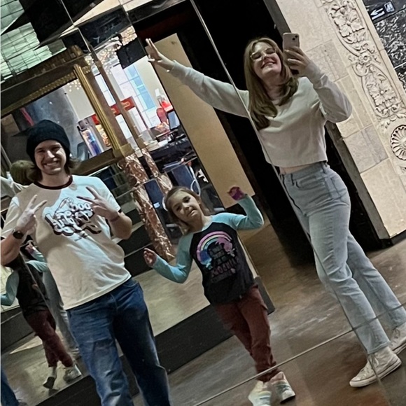 Meet your Posher, Olivia - Picture 1 of 1